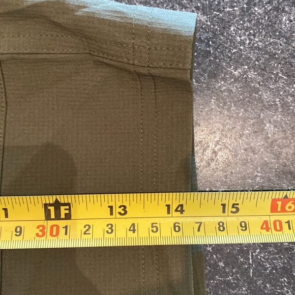 Olive Green activewear shorts. - Picture 4 of 7